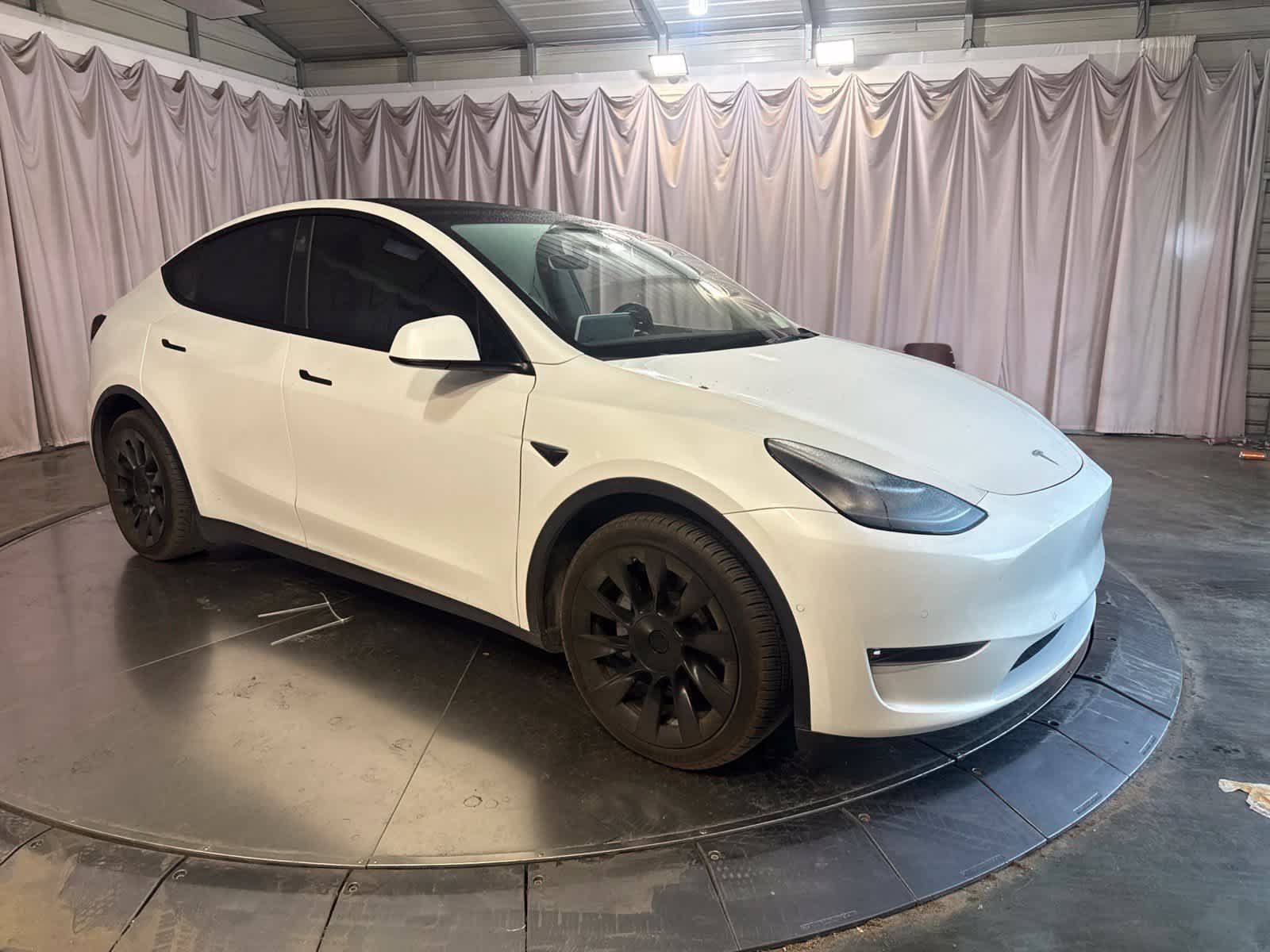 Used 2022 Tesla Model Y Long Range AWD/4WD image 3