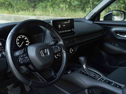 Used 2025 Honda HR-V Sport image 16