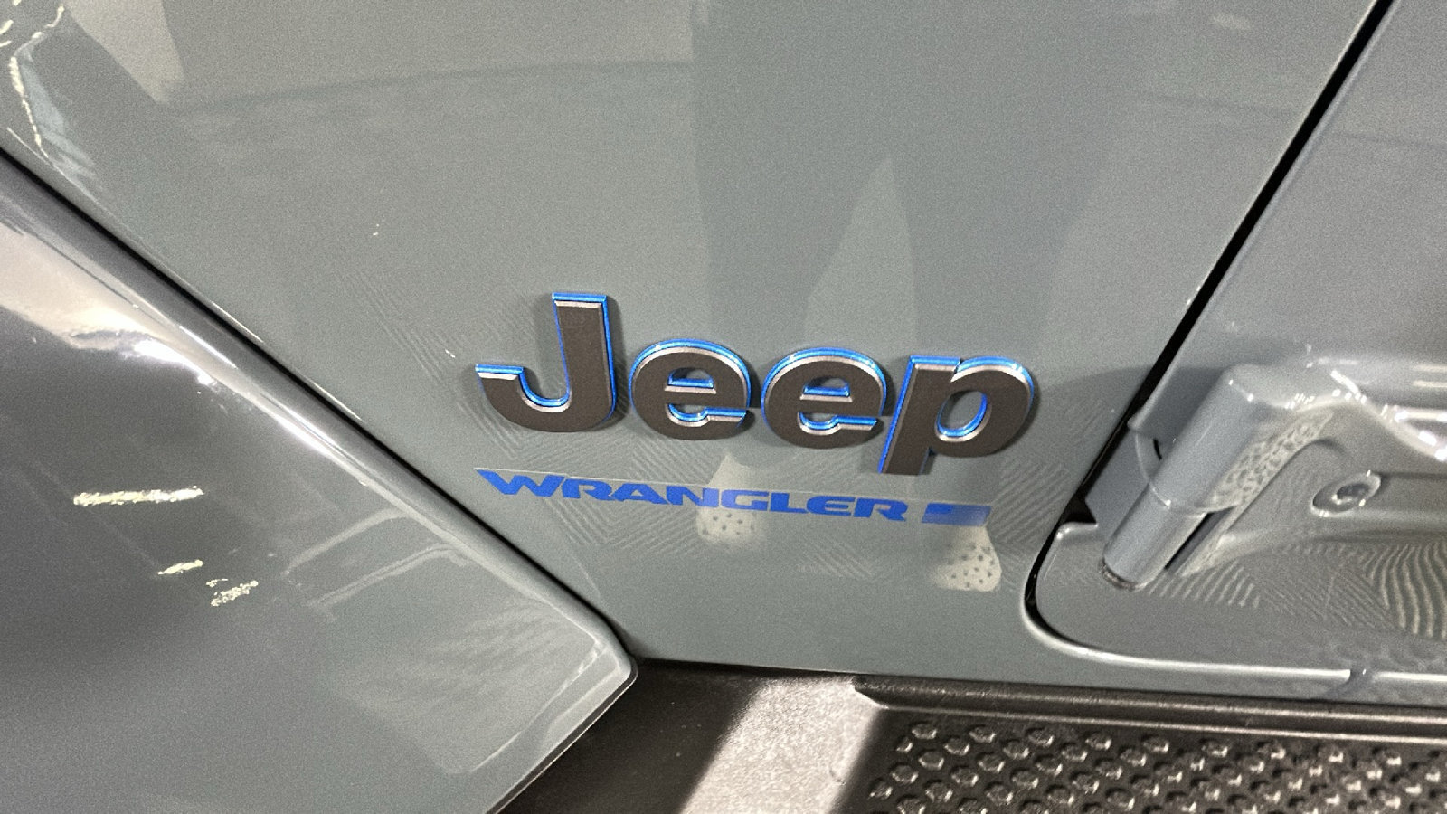 Used 2024 Jeep Wrangler Unlimited w/ Convenience Group AWD/4WD image 11