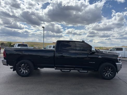 Used 2025 RAM 2500 Laramie AWD/4WD image 4