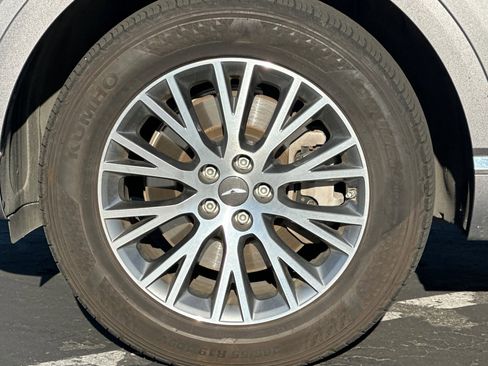 Used 2024 Genesis GV80 2.5T image 44