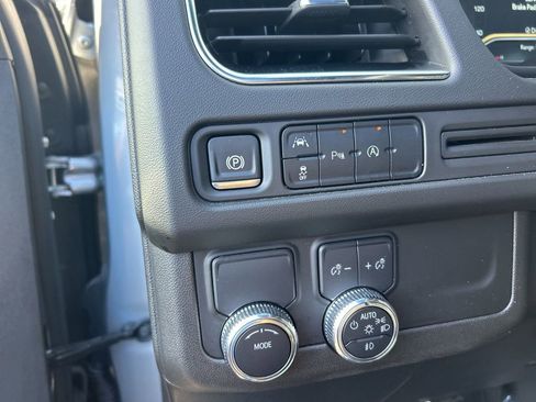 Used 2024 GMC Yukon XL SLT image 40