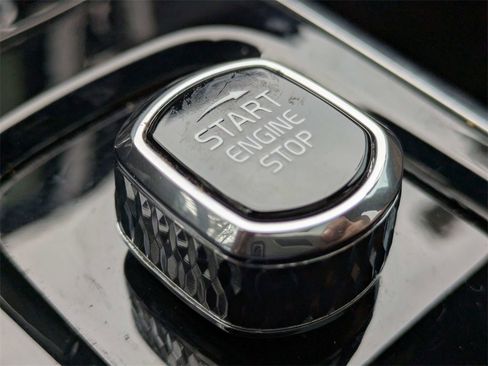 Certified 2023 Volvo XC60 B5 Ultimate w/ Climate Package image 32