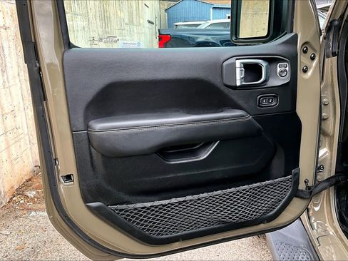 Used 2020 Jeep Gladiator Overland image 22