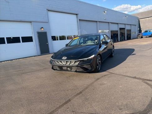 Used 2025 Hyundai Elantra SEL FWD image 19