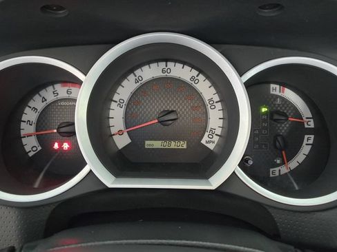 Used 2015 Toyota Tacoma PreRunner w/ SR5 Package RWD image 17