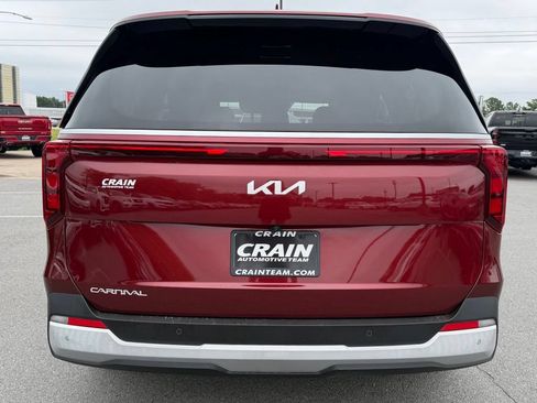 Certified 2025 Kia Carnival FWD image 6