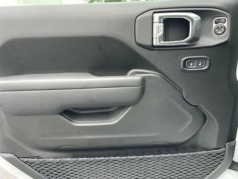 New 2025 Jeep Gladiator Sport image 27