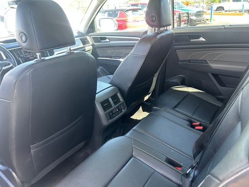 Used 2021 Volkswagen Atlas SEL AWD/4WD image 32