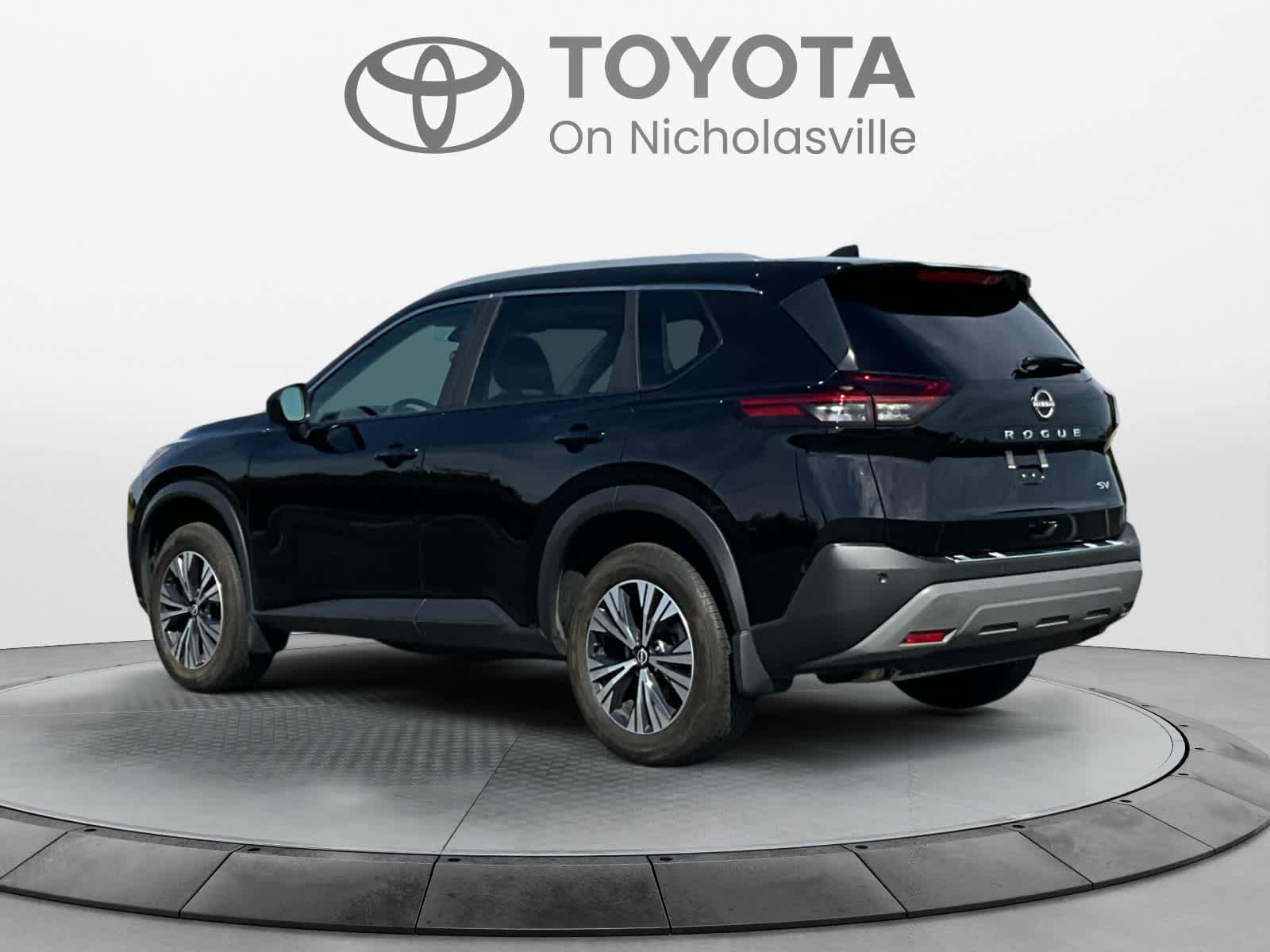 Used 2023 Nissan Rogue SV w/ SV Premium B Package FWD image 3