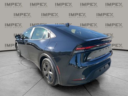 Used 2024 Toyota Prius LE image 3