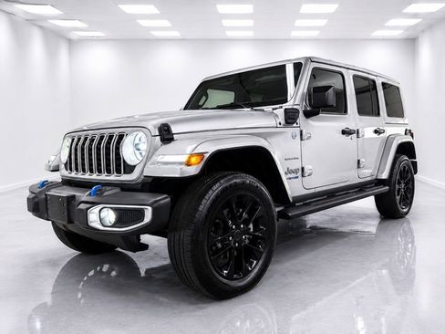 Used 2024 Jeep Wrangler Unlimited Sahara w/ Dual Top Group AWD/4WD image 2