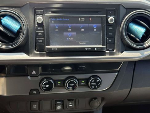 Used 2018 Toyota Tacoma SR5 RWD image 10
