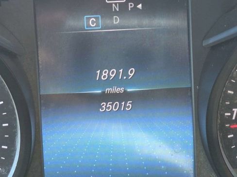 Used 2022 Mercedes-Benz GLC 300 4MATIC w/ AMG Line image 26