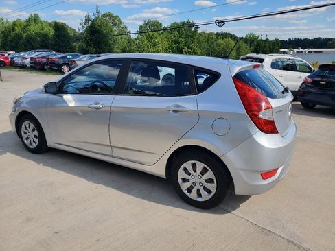 Used 2016 Hyundai Accent SE FWD image 12