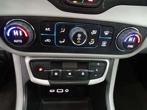 Used 2023 GMC Terrain SLE w/ Driver Convenience Package image 13