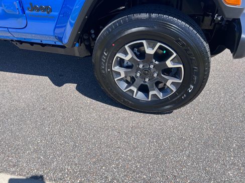 New 2026 Jeep Gladiator Sport AWD/4WD image 25