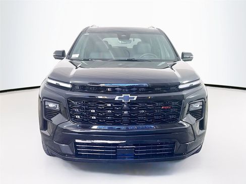 Used 2024 Chevrolet Traverse RS image 2