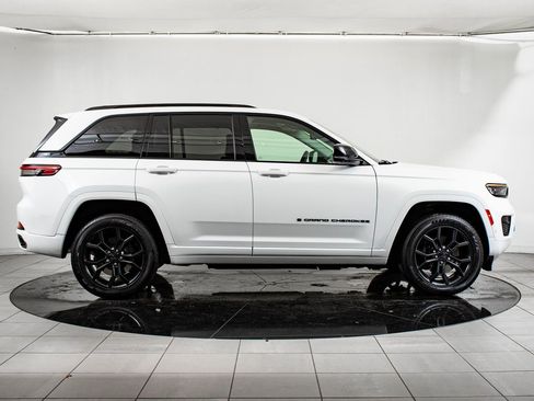 Used 2023 Jeep Grand Cherokee 30th Anniversary image 11