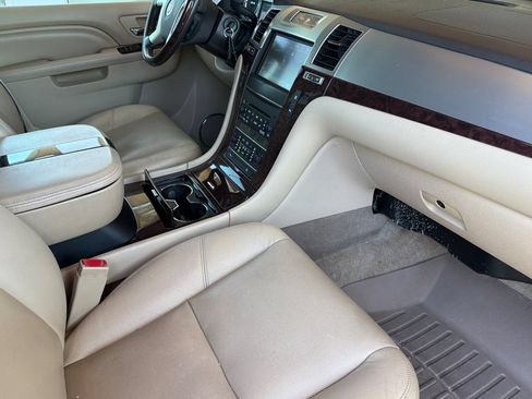 Used 2011 Cadillac Escalade ESV Premium AWD/4WD image 18