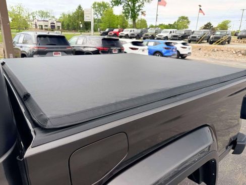 Used 2023 Jeep Gladiator Sport AWD/4WD image 10