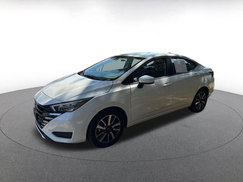 Used 2025 Nissan Versa SV FWD image 4