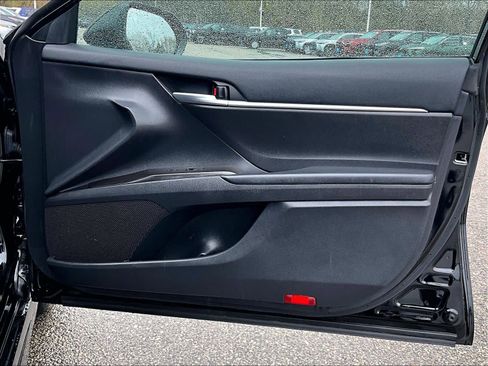 Used 2023 Toyota Camry SE image 12