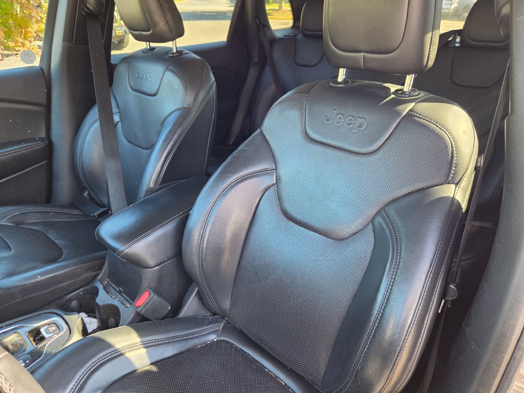 Used 2020 Jeep Cherokee Limited AWD/4WD image 12