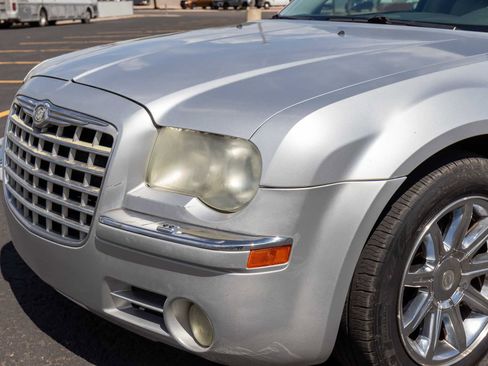 Used 2005 Chrysler 300 C w/ Navigation & Sound Group II RWD image 36
