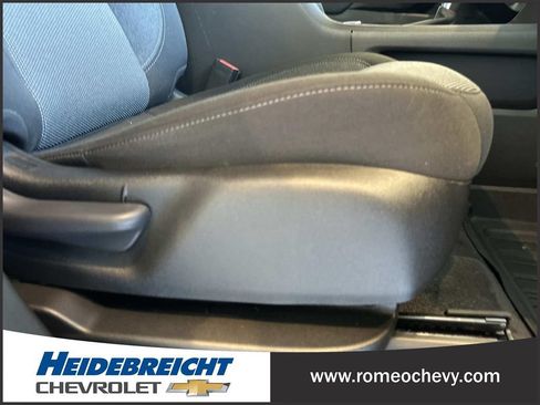 Used 2023 Chevrolet Traverse LT FWD image 37