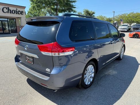 Used 2014 Toyota Sienna Limited w/ Limited Convenience Package FWD image 8