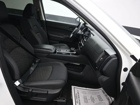 Used 2025 Nissan Pathfinder SV AWD/4WD image 10