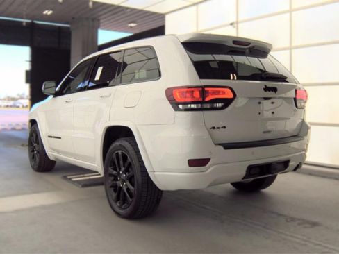 Used 2021 Jeep Grand Cherokee Laredo X AWD/4WD image 9