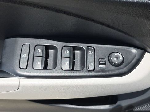 Used 2023 Hyundai Venue SEL FWD image 20