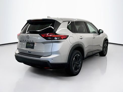 Used 2025 Nissan Rogue SV FWD image 9