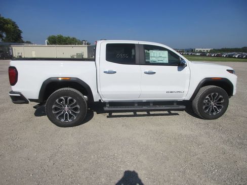 New 2026 GMC Canyon Denali AWD/4WD image 3