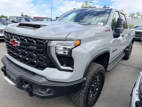 Used 2024 Chevrolet Silverado 2500 ZR2 w/ ZR2 Bison Edition AWD/4WD image 2