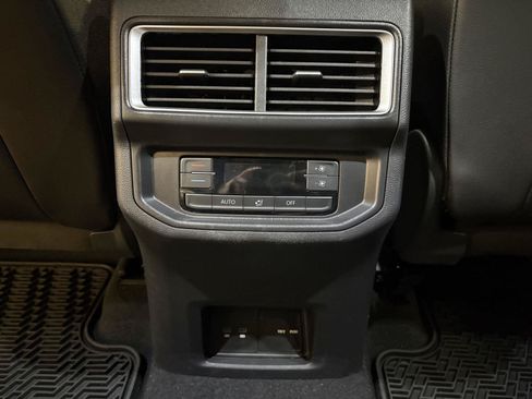 Used 2025 Volkswagen Atlas Peak Edition SE AWD/4WD image 33