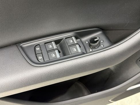 Used 2020 Audi Q8 Prestige w/ Prestige Package AWD/4WD image 18