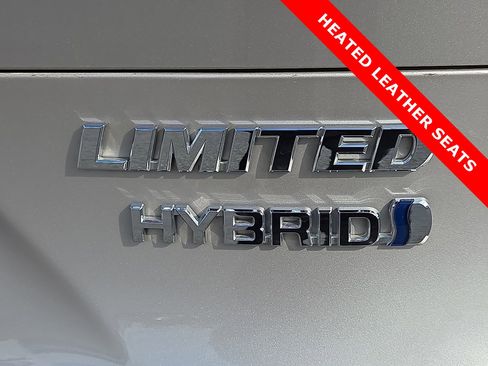 Used 2021 Toyota Venza Limited image 8