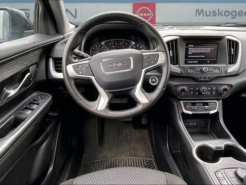 Used 2024 GMC Terrain SLE w/ Driver Convenience Package FWD image 8