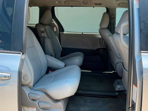 Used 2015 Toyota Sienna XLE w/ XLE Navigation Package FWD image 37