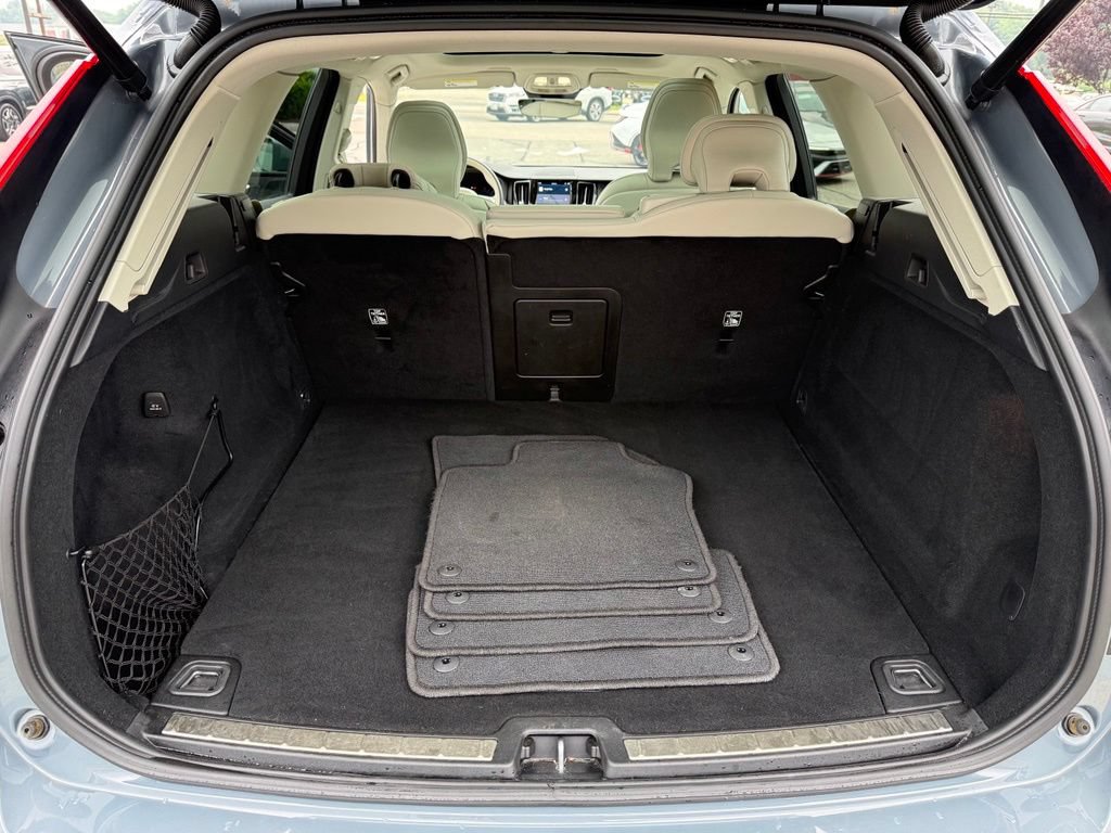 Used 2023 Volvo XC60 B6 Ultimate AWD/4WD image 30