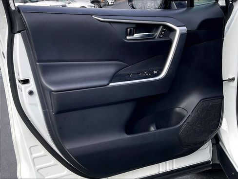 Used 2020 Toyota RAV4 XLE Premium image 24