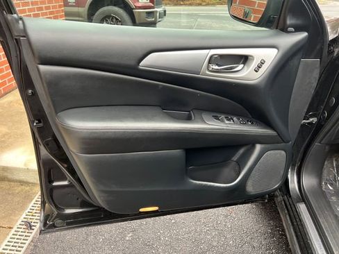 Used 2020 Nissan Pathfinder SL AWD/4WD image 8