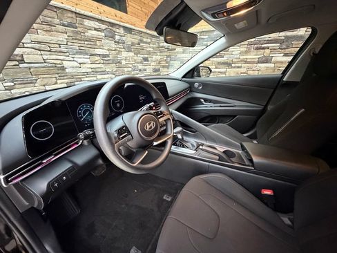 Certified 2024 Hyundai Elantra SEL FWD image 10