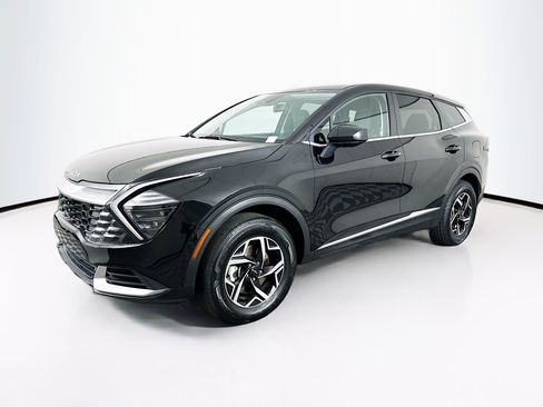 Used 2025 Kia Sportage LX image 3