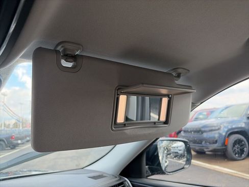 Used 2023 Jeep Grand Cherokee Limited image 37