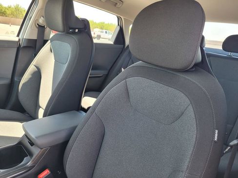 Used 2025 Kia K4 FWD image 12