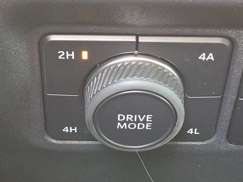 Used 2025 Ford Expedition Active image 5